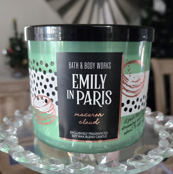 Bath & Body Works Emily in Paris Macaron Cloud Candle - Picture 6 of 8